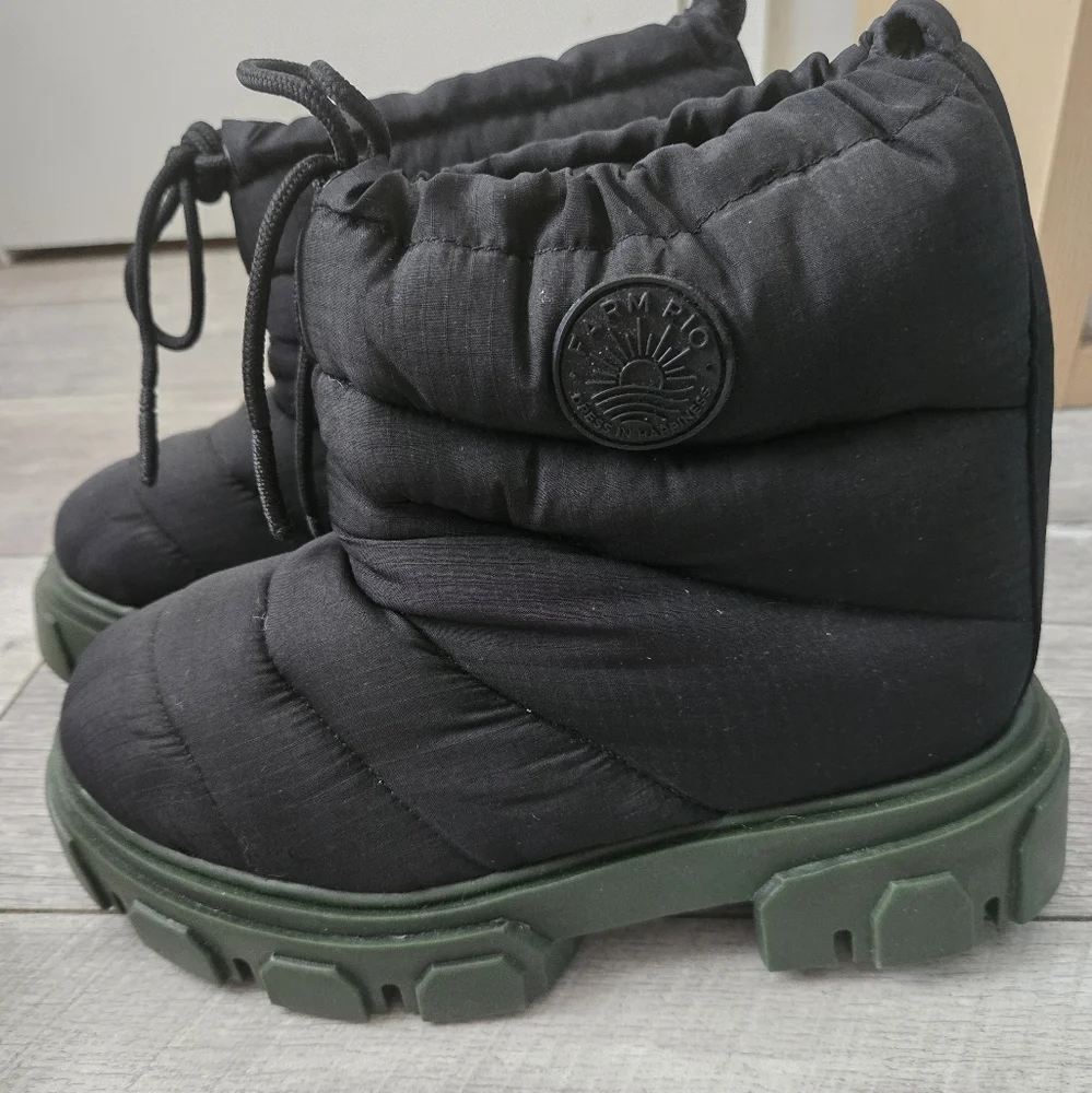 FARM RIO Lug Sole Bootie size 8